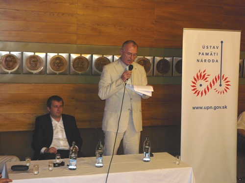 Foto: Príhovor podpredsedu Zahraničného výboru NR SR Jozefa M. Rydla. Foto: Príhovor podpredsedu Zahraničného výboru NR SR J. M. Rydla.